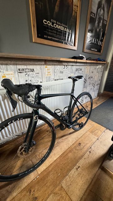 Scott Addict 10 disc carbon 2021 2021 Road & Gravel usato