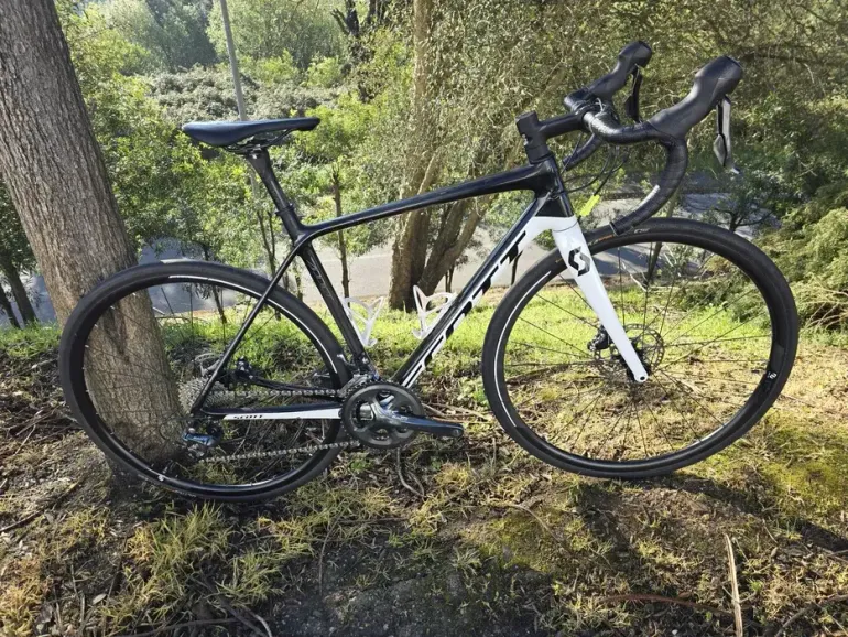 Used Scott Addict 30 disc 2019 2019 Road & Gravel, Black — image 1 of 4