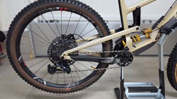 Used Santa Cruz Nomad Other 2020 Mountainbike, Black — image 7 of 10