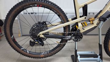 Used Santa Cruz Nomad Other 2020 Mountainbike, Black — image 7 of 10