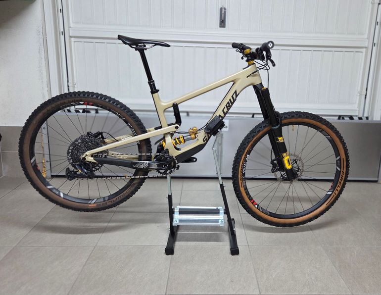 Used Santa Cruz Nomad Other 2020 Mountainbike, Black — image 1 of 10