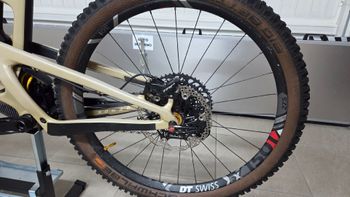 Used Santa Cruz Nomad Other 2020 Mountainbike, Black — image 3 of 10
