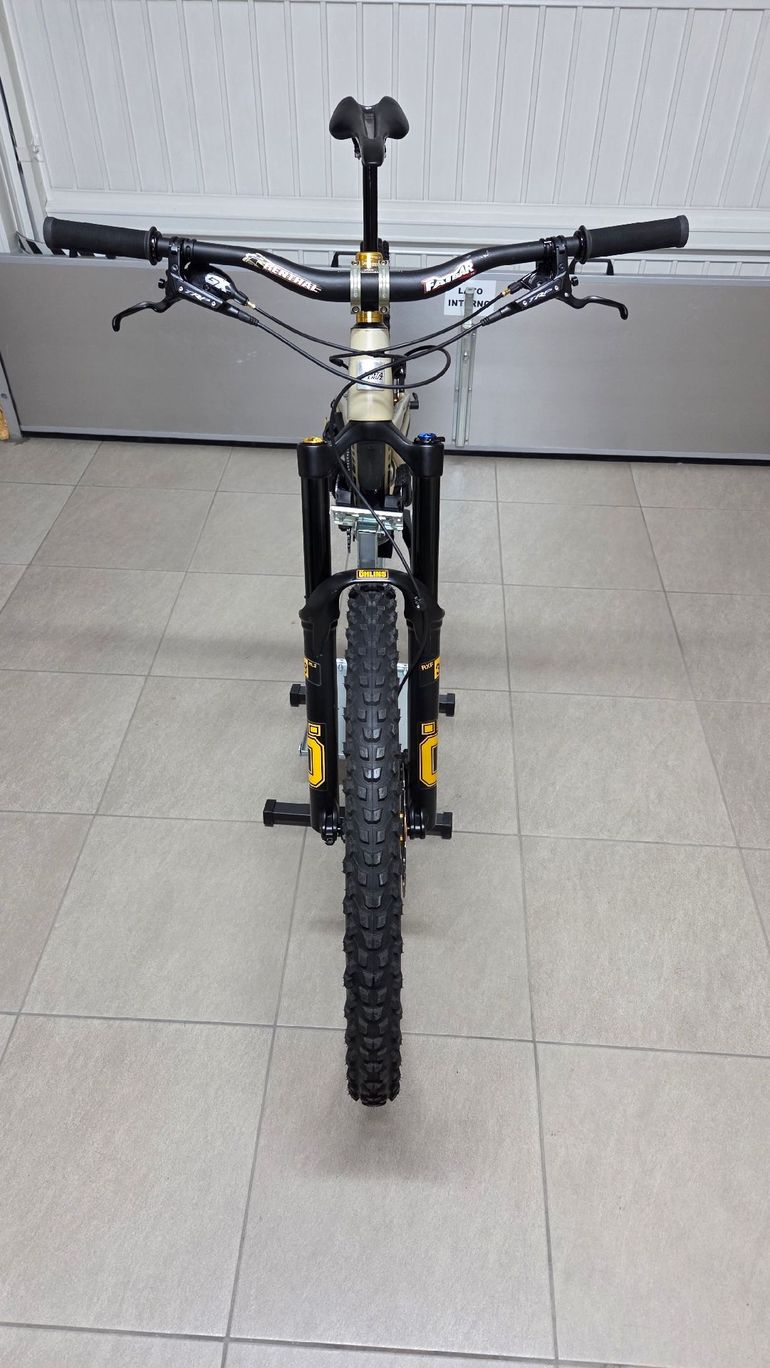 Used Santa Cruz Nomad Other 2020 Mountainbike, Black — image 5 of 10