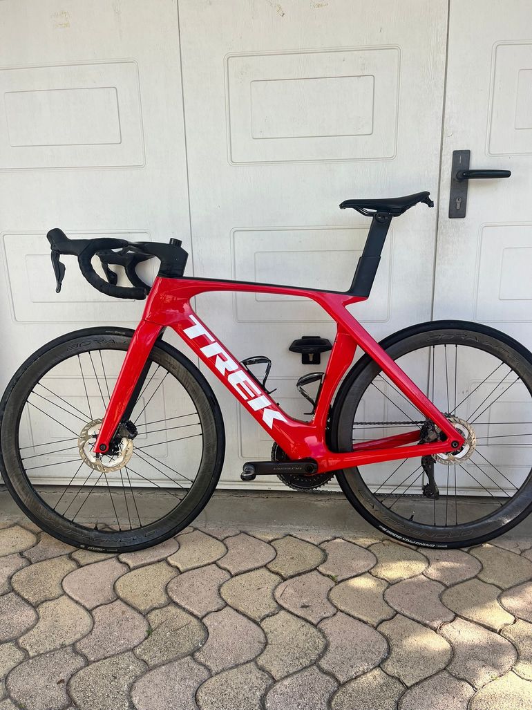 Used Trek Madone SLR 7 Gen 7 2024 2024 Road & Gravel, Rojo — image 2 of 4