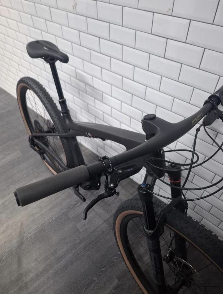 Used Trek Supercaliber SLR 9.8 X0 AXS T-Type Gen 2 2025 Mountainbike — image 3 of 4