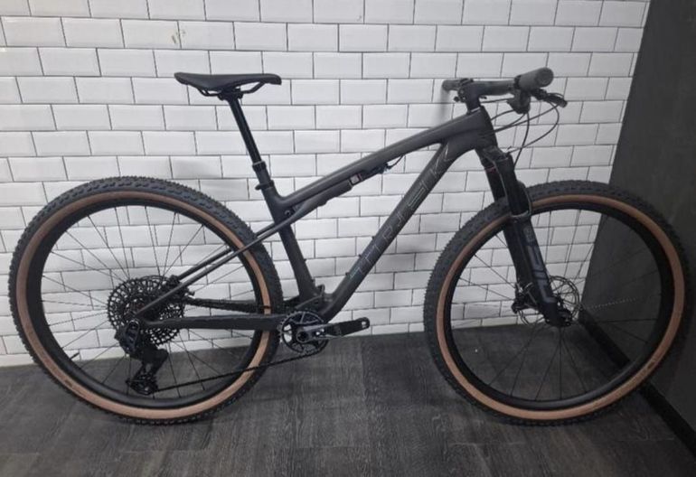 Used Trek Supercaliber SLR 9.8 X0 AXS T-Type Gen 2 2025 Mountainbike — image 1 of 4