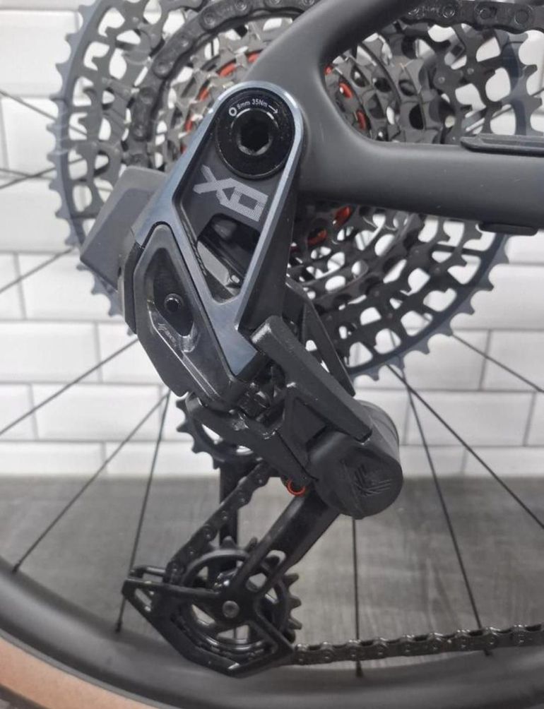 Used Trek Supercaliber SLR 9.8 X0 AXS T-Type Gen 2 2025 Mountainbike — image 2 of 4