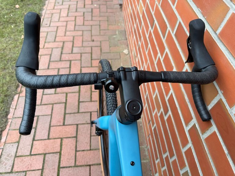 Used Giant Revolt Advanced 3 2026 2026 Road & Gravel, Blue — image 6 of 10