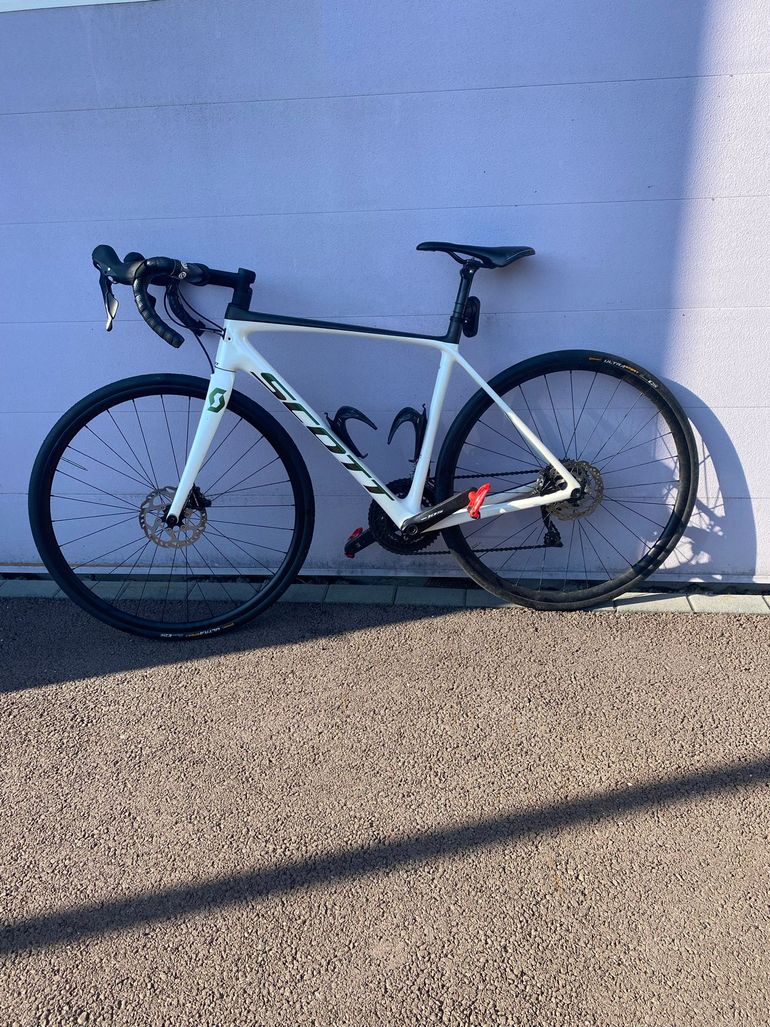 Used Scott Addict 20 disc 2020 2020 Road & Gravel — image 1 of 9