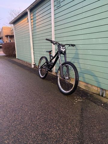 Gebrauchtes Specialized Demo Shimano Deore 2018 Mountainbike, Schwarz — Bild 2 von 10