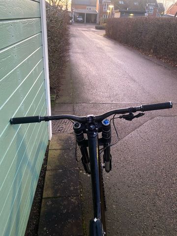 Gebrauchtes Specialized Demo Shimano Deore 2018 Mountainbike, Schwarz — Bild 5 von 10