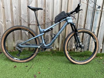 Canyon Lux Trail CF 6 2025 2025 Mountainbike usato, Blu — immagine 1 di 17