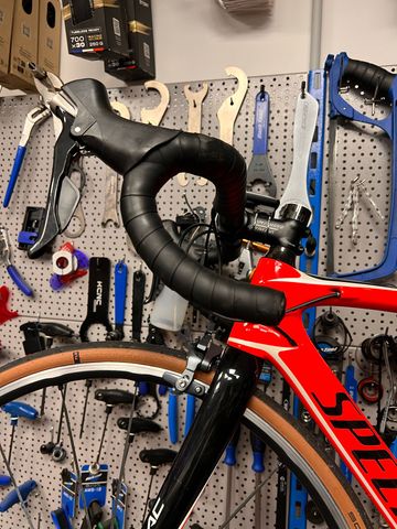 Used Specialized Tarmac Comp 2017 2017 Road & Gravel, Red — image 17 of 18