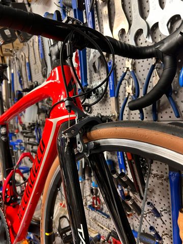 Used Specialized Tarmac Comp 2017 2017 Road & Gravel, Red — image 12 of 18