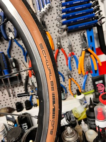 Used Specialized Tarmac Comp 2017 2017 Road & Gravel, Red — image 11 of 18