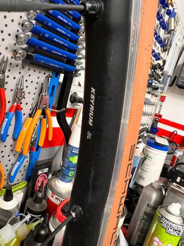 Used Specialized Tarmac Comp 2017 2017 Road & Gravel, Red — image 10 of 18