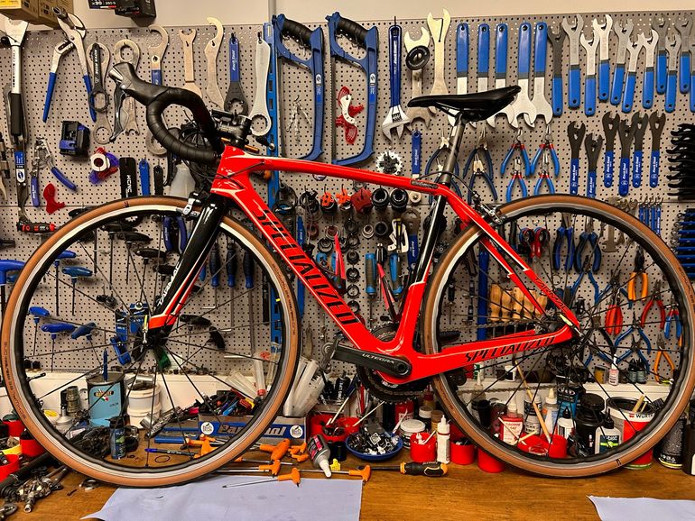 Used Specialized Tarmac Comp 2017 2017 Road & Gravel, Rot — image 15 of 18
