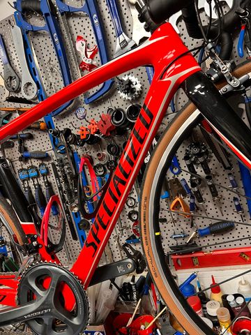Used Specialized Tarmac Comp 2017 2017 Road & Gravel, Red — image 6 of 18