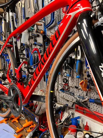 Used Specialized Tarmac Comp 2017 2017 Road & Gravel, Red — image 14 of 18