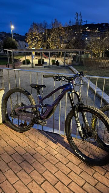 Used Cannondale Jekyll SRAM GX DH 2023 Mountainbike, Purple, 29 — image 4 of 6