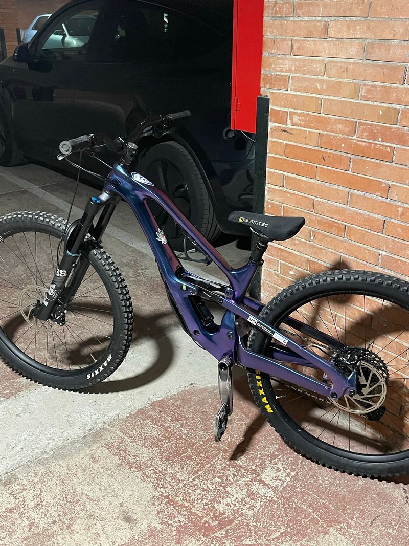 Used Cannondale Jekyll SRAM GX DH 2023 Mountainbike, Purple, 29 — image 2 of 6
