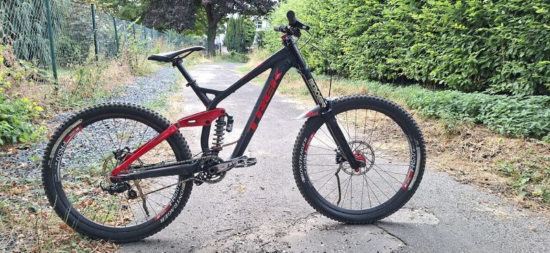 Used Trek Session 2016 Mountainbike, Red, 27.5 (650B) — image 1 of 8