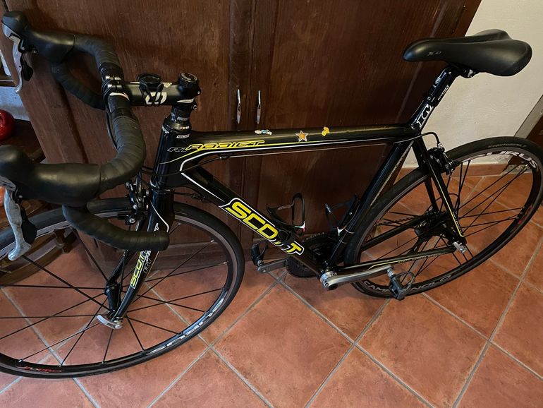 Used Scott Addict R1 2015 Road & Gravel, Black — image 1 of 6