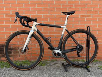 Used Colnago Colnago C64 2020 Road & Gravel, Negro — image 2 of 10