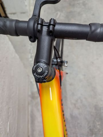 Tweedehands Specialized Tarmac Comp - Torch Edition 2017 2017 Road & Gravel — afbeelding 12 van 20