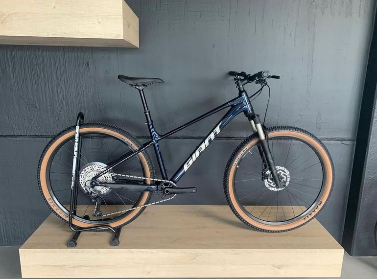 Used Giant Talon Shimano Deore 2025 Mountainbike, Blue — image 2 of 3
