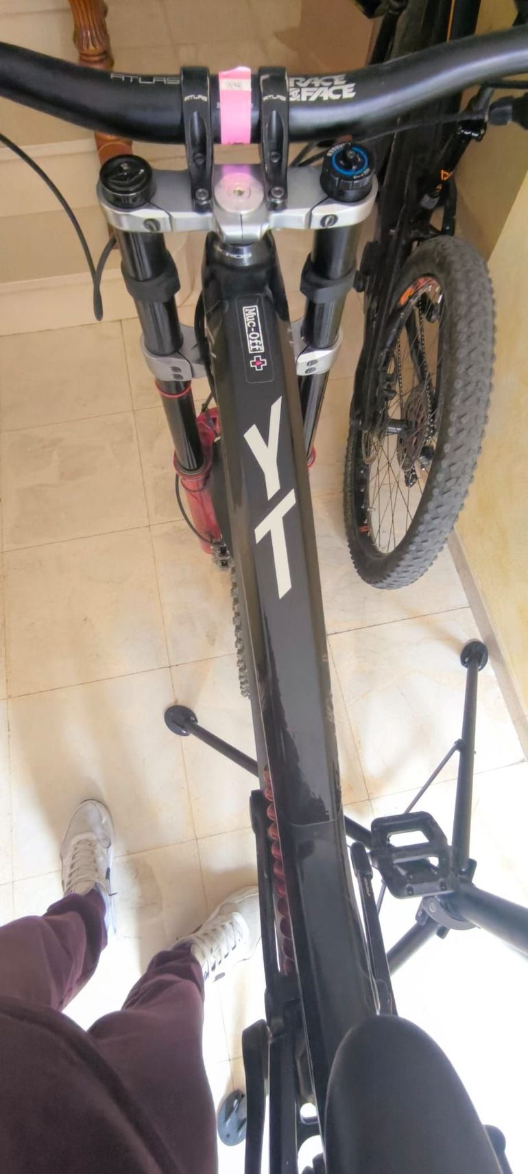 Použité YT Industries Tues CF 2018 Frameset 2018 Mountainbike — obrázek 8 z 15