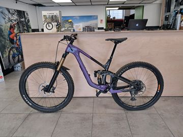 Giant Reign Advanced 1 2024 2024 Mountainbike usato, Viola — immagine 1 di 5