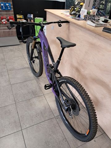 Giant Reign Advanced 1 2024 2024 Mountainbike usato, Viola — immagine 2 di 5