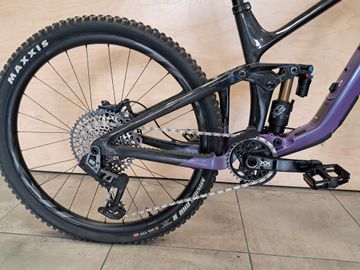Giant Reign Advanced 1 2024 2024 Mountainbike usato, Viola — immagine 4 di 5