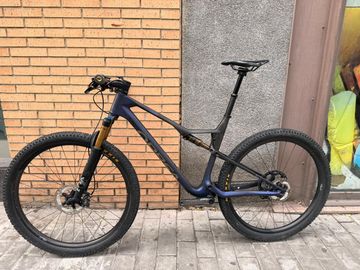 Orbea OIZ M-PRO 2024 2024 Mountainbike usato, Viola — immagine 1 di 12