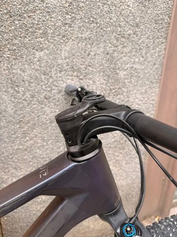 Orbea OIZ M-PRO 2024 2024 Mountainbike usato, Viola — immagine 3 di 12