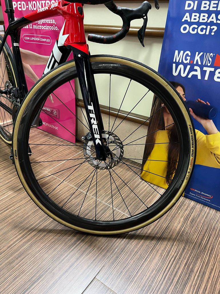 Used Trek Émonda SLR 7 2022 2022 Road & Gravel, Red — image 6 of 10