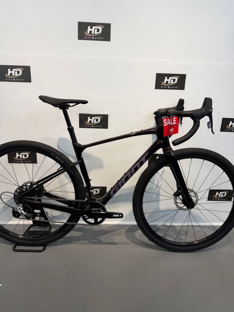 Used Giant Revolt Advanced 1 2023 2023 Road & Gravel, Red — image 1 of 4