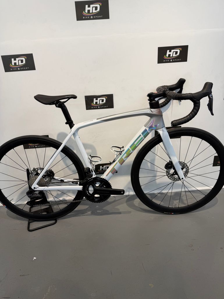 Used Trek Émonda SL 7 2024 2024 Road & Gravel — image 1 of 3