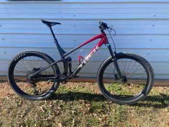 Used Trek 2022 Trek Fuel Ex8 2022 Mountainbike, Red — image 1 of 6