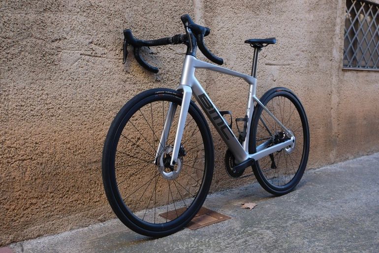 Used BMC Roadmachine 01 FOUR 2024 2024 Road & Gravel, Light Gray — image 6 of 12