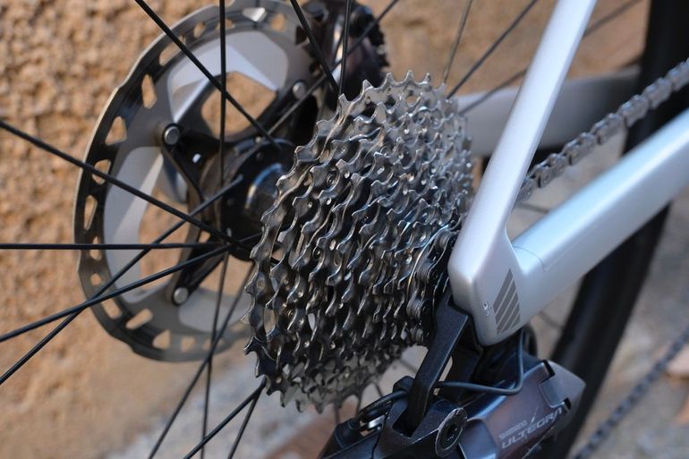 Used BMC Roadmachine 01 FOUR 2024 2024 Road & Gravel, Light Gray — image 10 of 12