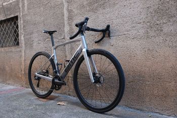 Used BMC Roadmachine 01 FOUR 2024 2024 Road & Gravel, Light Gray — image 5 of 12