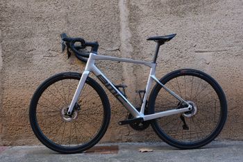 Used BMC Roadmachine 01 FOUR 2024 2024 Road & Gravel, Light Gray — image 2 of 12