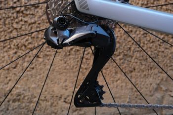 Used BMC Roadmachine 01 FOUR 2024 2024 Road & Gravel, Light Gray — image 11 of 12