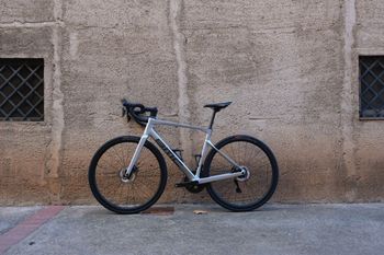 Used BMC Roadmachine 01 FOUR 2024 2024 Road & Gravel, Light Gray — image 4 of 12