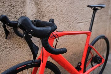 Used BMC Roadmachine AMP THREE 2023 2023 Road & Gravel, Red — image 6 of 12