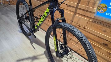 Trek Procaliber 9.6 Gen 2 2024 2024 Mountainbike usato, Nero — immagine 9 di 12