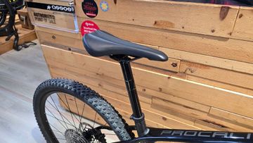 Trek Procaliber 9.6 Gen 2 2024 2024 Mountainbike usato, Nero — immagine 5 di 12