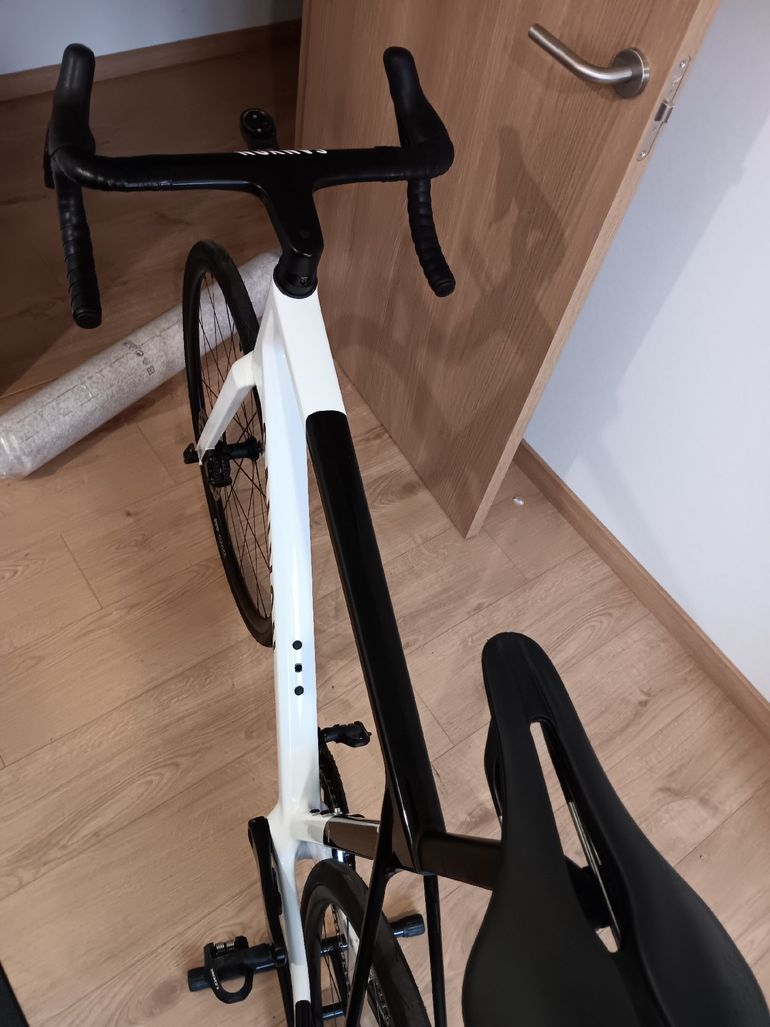 Used Canyon Ultimate CF SL 7 Di2 2024 2024 Road & Gravel, White — image 6 of 10